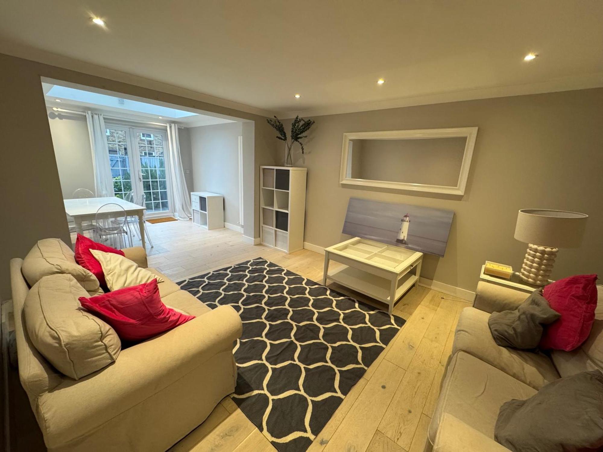 Charming 4bd 6 Mins From Nine Elms Station Holiday home London