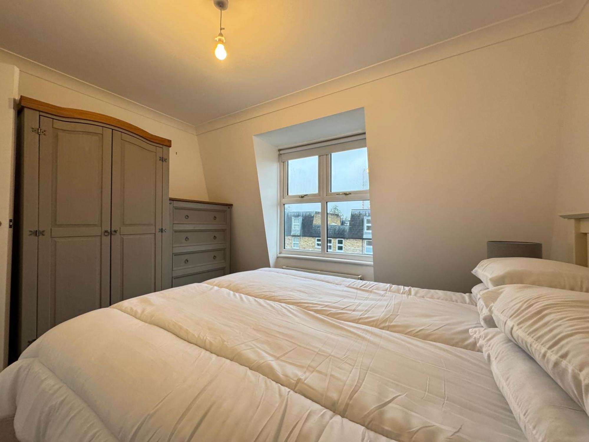 Charming 4bd 6 Mins From Nine Elms Station Holiday home London