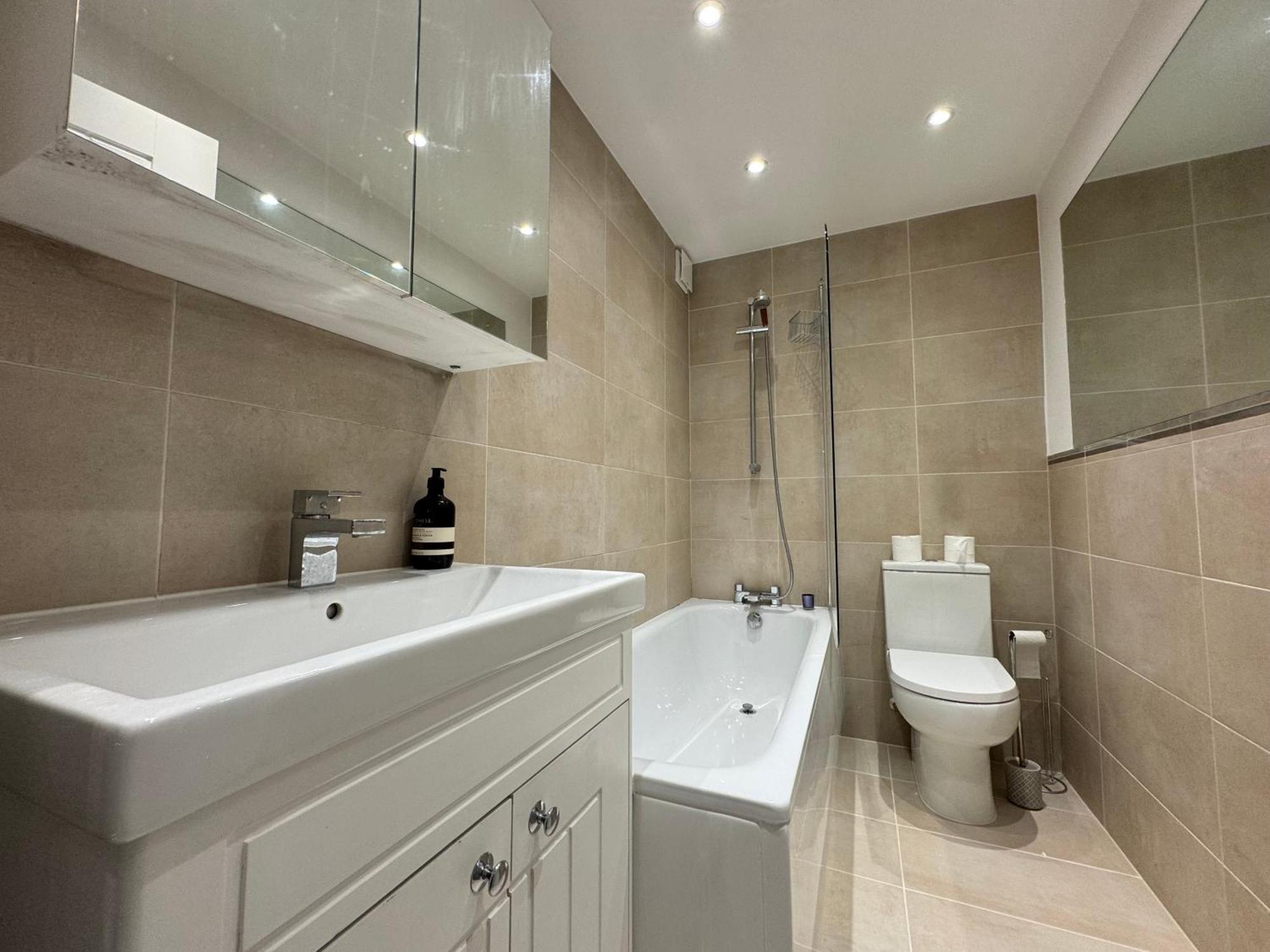 Casa vacanze Charming 4bd 6 Mins From Nine Elms Station