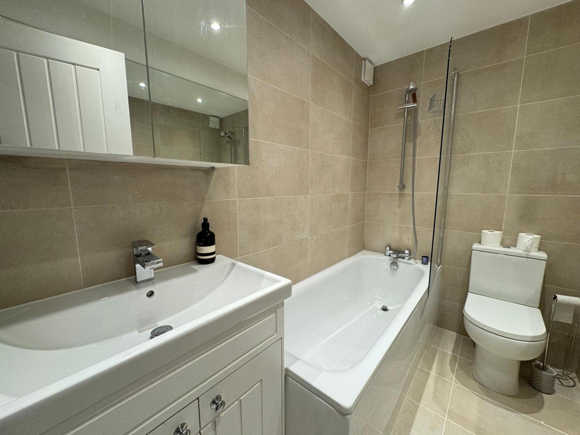 Casa vacanze Charming 4bd 6 Mins From Nine Elms Station Londra