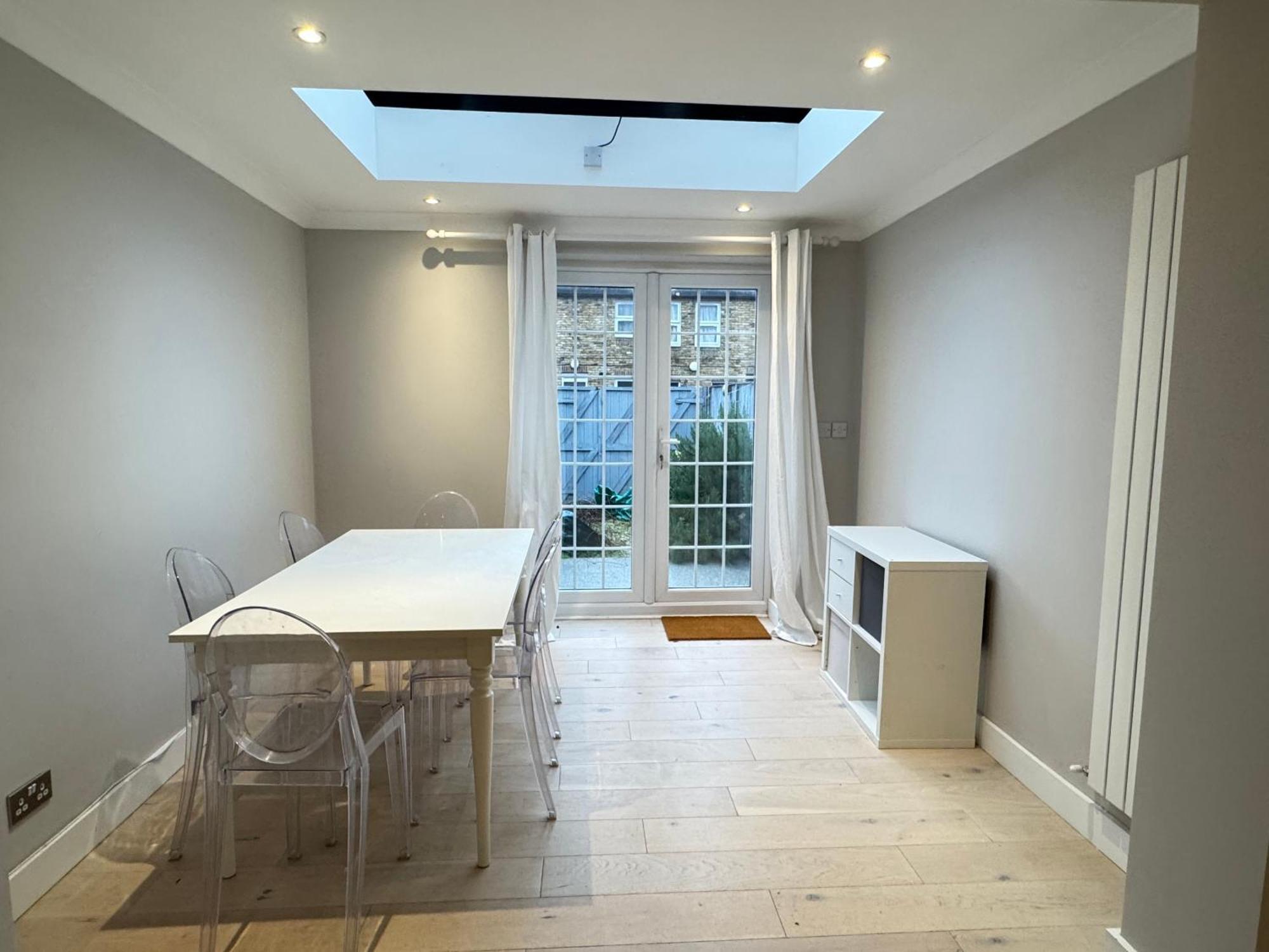 Charming 4bd 6 Mins From Nine Elms Station * Londra