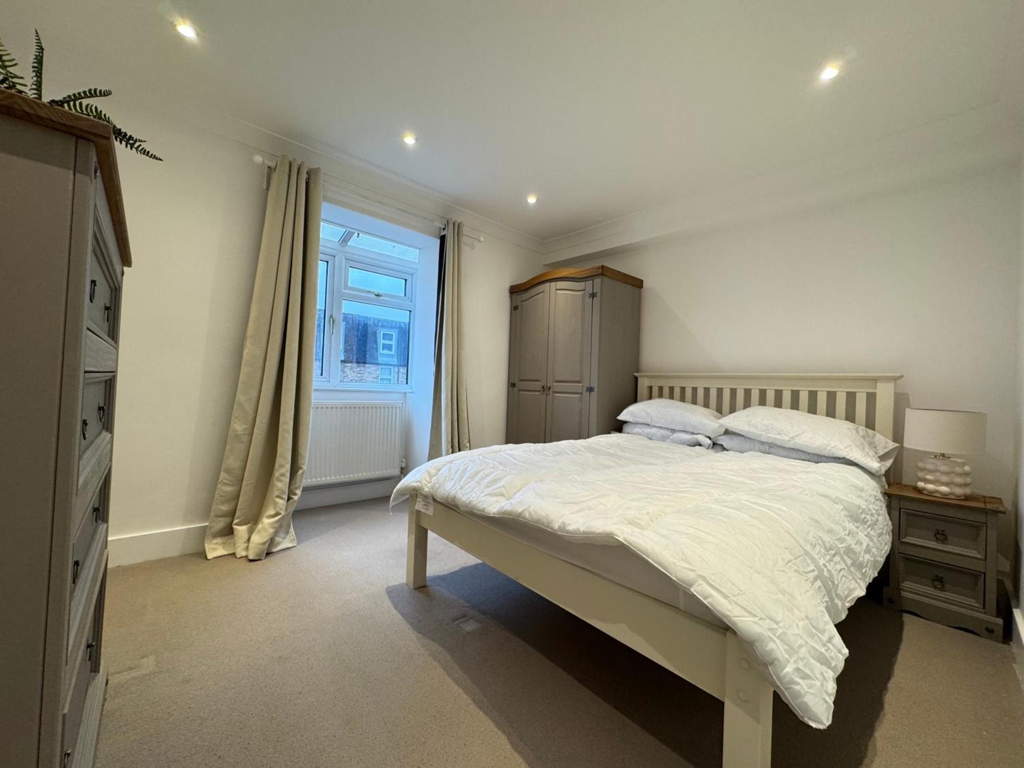 Charming 4bd 6 Mins From Nine Elms Station * Londra