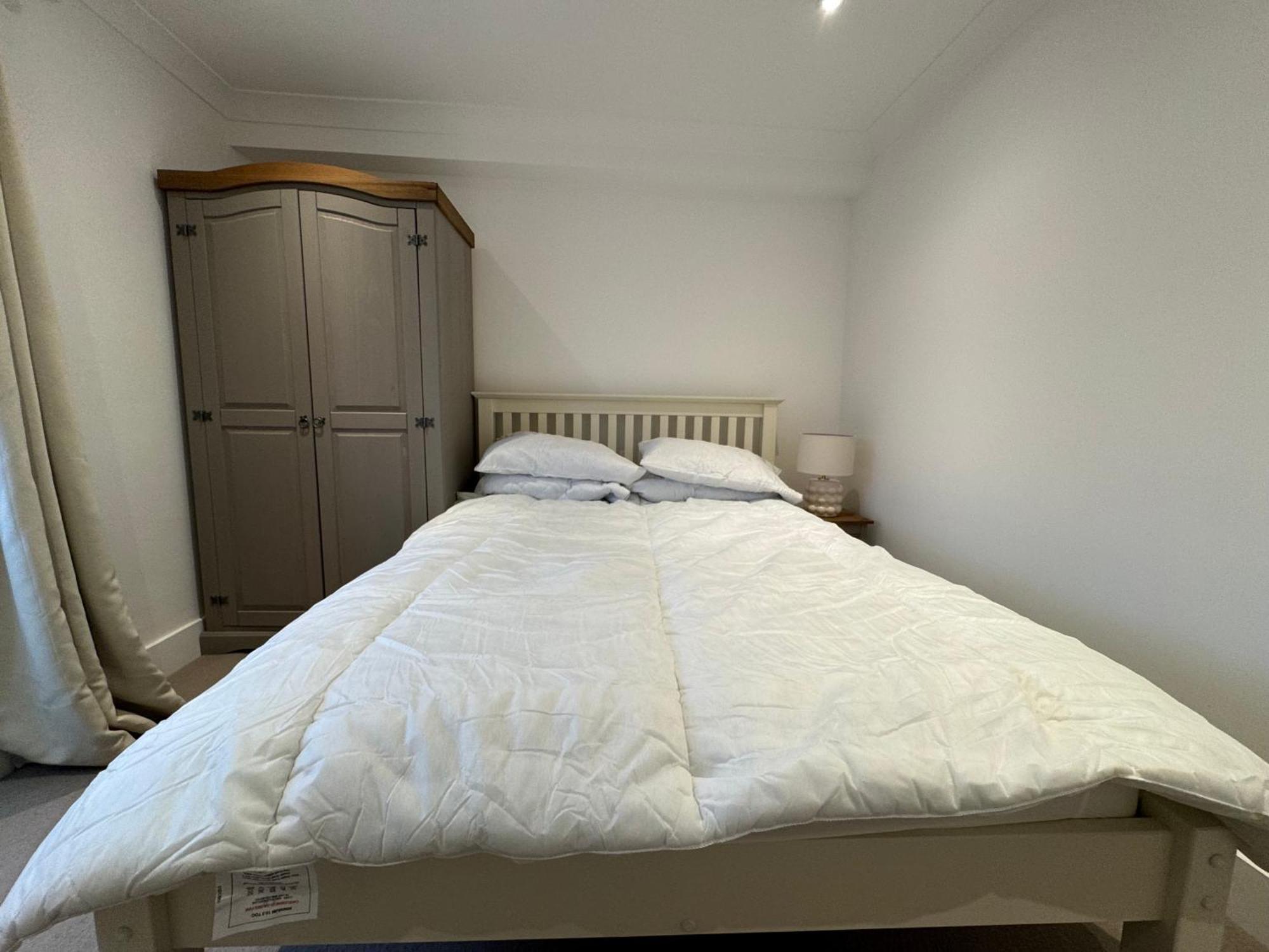 Charming 4bd 6 Mins From Nine Elms Station * Londra